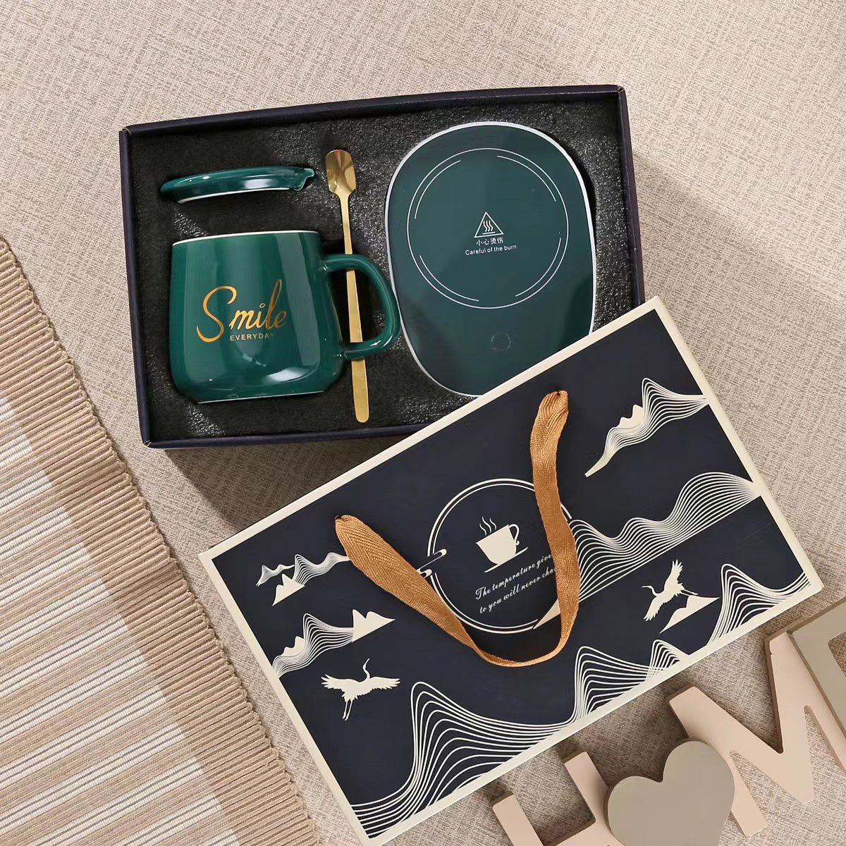 Teacher's Day GiftCeramic Beverage Mug With Lid & USB Heating Pad Smile Theme
